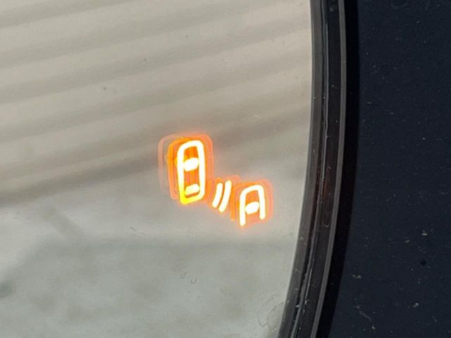 �y�u���C���h�X�|�b�g���j�^�[�z���s���A�h�A�~���[�̎��p�ɂȂ�₷���ӏ��Ɍ㑱�Ԃ��ڋ߂���ƃT�C�h�~���[�t�߂Ɍx����\���A�h���C�o�[�ɒ��ӊ��N�����Ă���܂��B