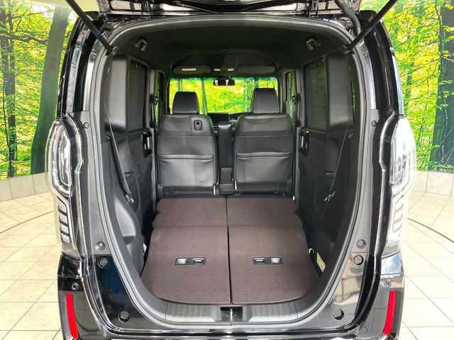 ���i�̂���������ʋ΁A���}���ɏ\���ȉ׎��X�y�[�X���m�ۂ��Ă���܂��B�Z�J���h�V�[�g��|���ƁA�傫�ȉו��̐ύڂ��\�ł���