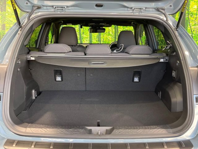 ���i�̂���������ʋ΁A���}���ɏ\���ȉ׎��X�y�[�X���m�ۂ��Ă���܂��B�Z�J���h�V�[�g��|���ƁA�傫�ȉו��̐ύڂ��\�ł���