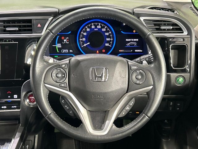 �y�����v�����X�e�A�����O�z�㎿�Ȋv���g�p���邱�ƂŁA��ɂ����������݂ƂĂ��^�]���₷���n���h���ł���