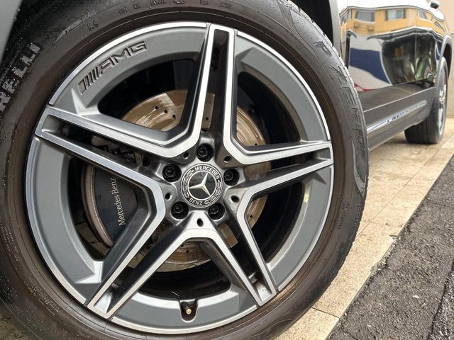 ●純正アルミホイール:輸入車ならではの卓越した走りを支えるホイールと足回りです!日本車の走りに慣れている方にもぜひ体感して頂きたい程高いレベルでまとまっています!