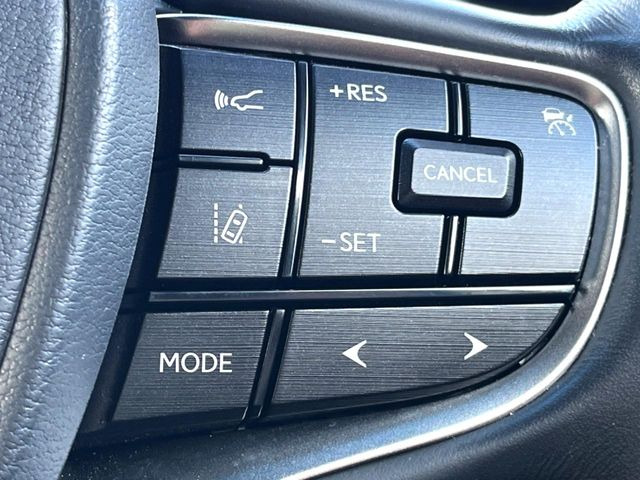 【プリクラッシュセーフティ】前方の車両等を検知し、衝突しそうな時は警報で注意を促し、ブレーキを踏む力をサポート。ブレーキを踏めなかった場合は衝突被害軽減ブレーキが作動、衝突回避をサポートします。