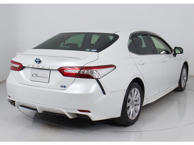 個性的なリアビューで御座います。精悍な佇まいは高級車ならではです。