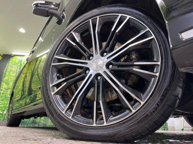 �O�ςɃ}�b�`�����A���~�z�C�[���𑕒����Ă���܂��B�e��A���~�z�C�[����A�X�^�b�h���X�^�C�����戵�����Ă���܂��B���񂲑��k����������