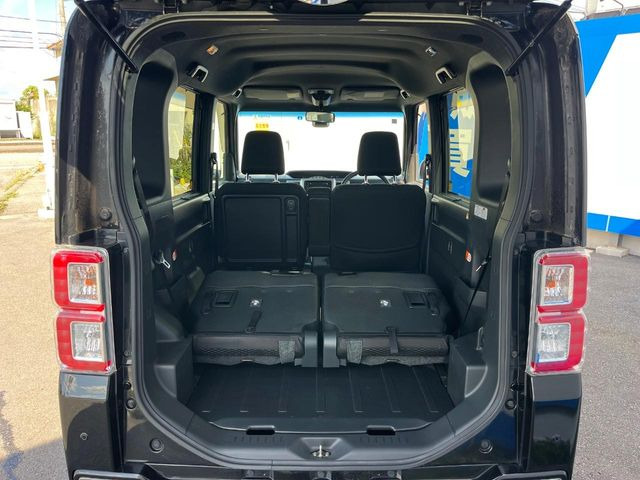 ���i�̂���������ʋ΁A���}���ɏ\���ȉ׎��X�y�[�X���m�ۂ��Ă���܂��B�Z�J���h�V�[�g��|���ƁA�傫�ȉו��̐ύڂ��\�ł���