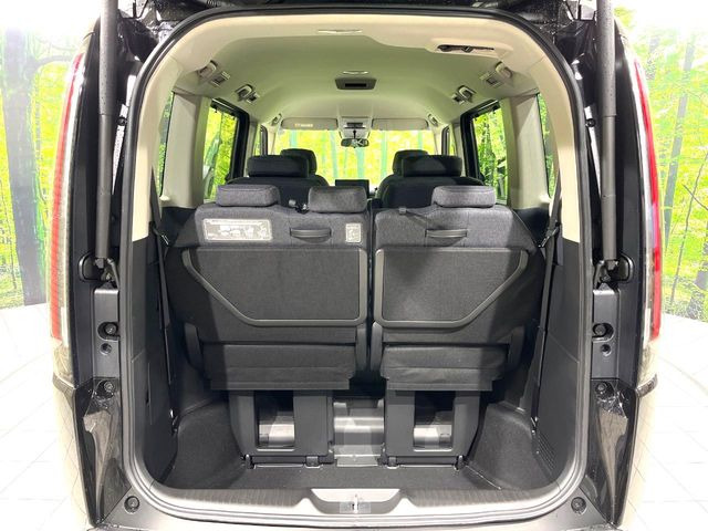 ���i�̂���������ʋ΁A���}���ɏ\���ȉ׎��X�y�[�X���m�ۂ��Ă���܂��B�Z�J���h�V�[�g��|���ƁA�傫�ȉו��̐ύڂ��\�ł���