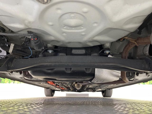 ��D�]�𒸂��Ă���܂��{�f�B�̒e�X�v���b�V���R�[�g���D�]��t���B�ʏ�̃K���X�R�[�g�ƈقȂ�A�ϋv�N��6�N�̖��@���K���X�R�[�e�B���O���A�{�f�B���L���C�ȏ�Ԃɕۂ��Ă���܂��B