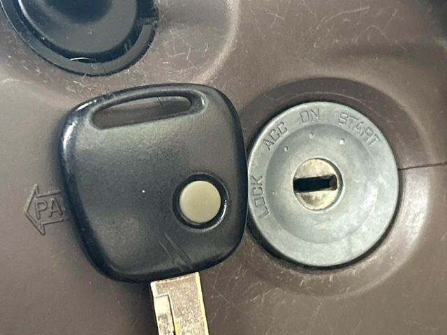 【キーレス】少し離れた場所からでもボタン一つでドアの開錠・施錠ができるのでとっても便利!ドアの鍵穴周りに傷をつけることもありません♪