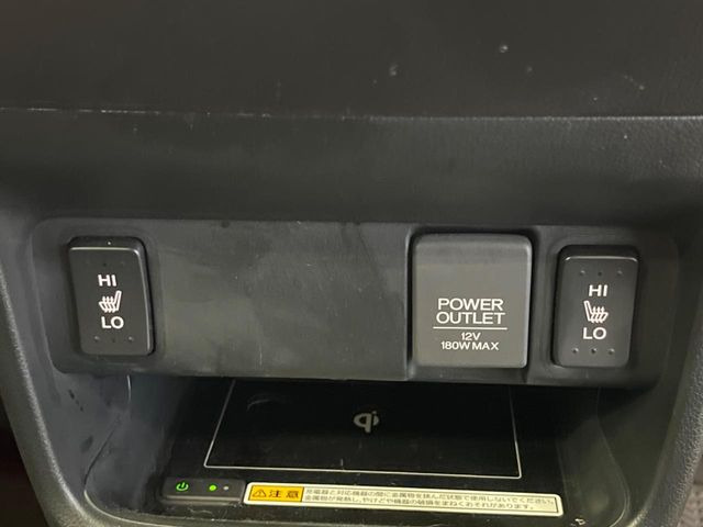 【シートヒーター】寒い日に重宝するシートヒーター!エアコンより早く温まってくれるので寒がりの人も安心ですね♪エアコンの温風は乾燥するから苦手、という方にもをおすすめです。