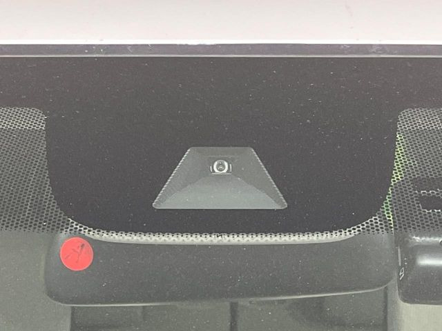 �y�z���_�Z���V���O�z���s���ɑO���̎ԗ�����F�����A�Փ˂������Ȏ��͌x��ƃu���[�L�ŏՓˉ���Ɣ�Q�y�����A�V�X�g�B�����S�Ƀh���C�u�����y���݂��������܂��B