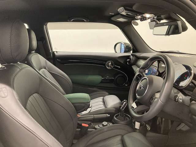 ミニクーパー S レゾリュート エディション DCT