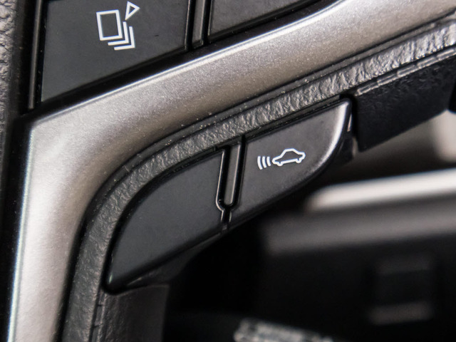 �Փˉ���x���^�v���N���b�V���Z�[�t�e�B�V�X�e�� �O���ɏo��������Q���ɑ΂��x��𔭂��A�h���C�o�[�Ɍx���B�����Ƀu���[�L�A�V�X�g�ɂ��Փˉ���Ƒ��x���y�����܂��B