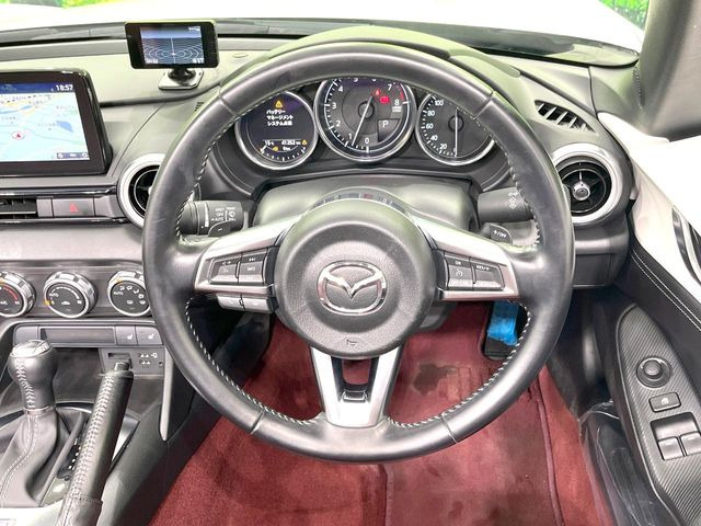 �y�����v�����X�e�A�����O�z�㎿�Ȋv���g�p���邱�ƂŁA��ɂ����������݂ƂĂ��^�]���₷���n���h���ł���