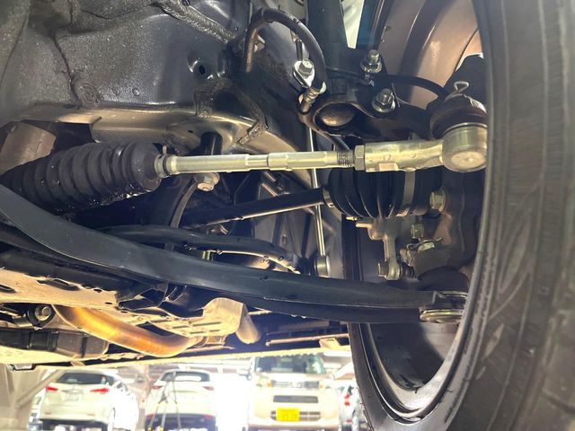 お車を安心してお乗りいただく為には、足回りの定期点検が欠かせません。サービスサポート(有償保証)では無料点検もご提供しており、安心のカーライフをお過ごしいただけるサポート体制が整っています。