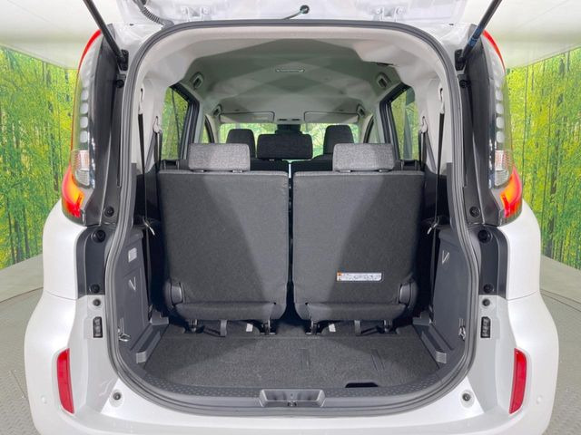 普段のお買い物や通勤、送迎等に十分な荷室スペースを確保しております。セカンドシートを倒すと、大きな荷物の積載も可能です♪