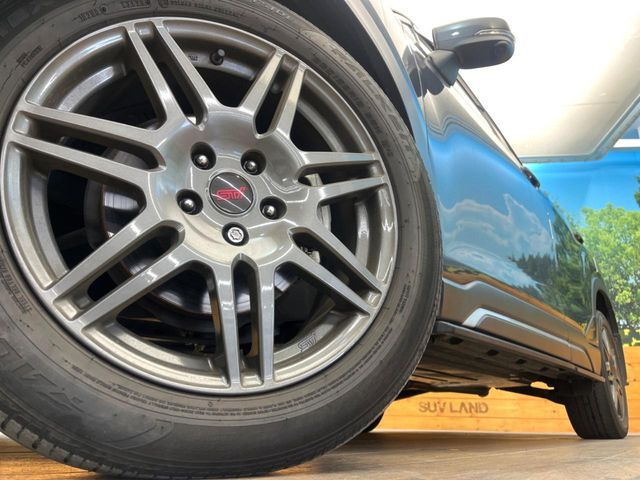 �y����18�C���`�A���~�z�C�[���z�O�ςɃ}�b�`���������A���~�z�C�[���𑕒����Ă���܂��B�e��ЊO�A���~�z�C�[����A�X�^�b�h���X�^�C�����戵�����Ă���܂��B���񂲑��k����������