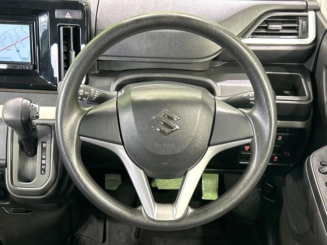 ステアリングも使用感が少なく、きれいな状態となっております♪