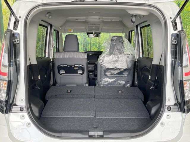 普段のお買い物や通勤、送迎等に十分な荷室スペースを確保しております。セカンドシートを倒すと、大きな荷物の積載も可能です♪