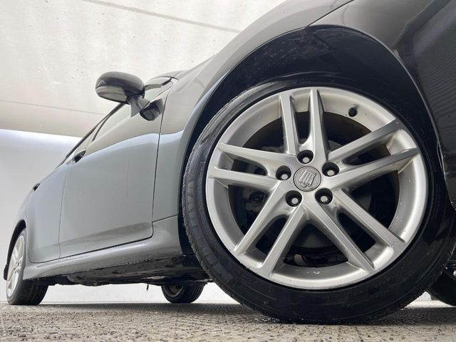 �y����18�C���`�A���~�z�C�[���z�O�ςɃ}�b�`���������A���~�z�C�[���𑕒����Ă���܂��B�e��ЊO�A���~�z�C�[����A�X�^�b�h���X�^�C�����戵�����Ă���܂��B���񂲑��k����������