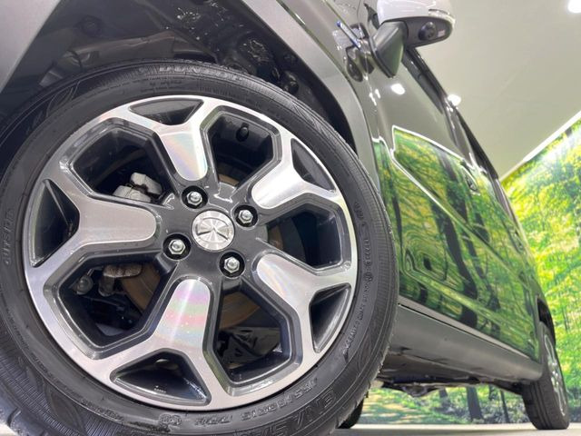 �y����15�C���`�A���~�z�C�[���z�O�ςɃ}�b�`���������A���~�z�C�[���𑕒����Ă���܂��B�e��ЊO�A���~�z�C�[����A�X�^�b�h���X�^�C�����戵�����Ă���܂��B���񂲑��k����������