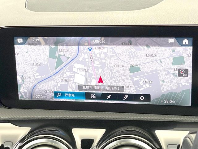●純正ナビ:一体感のあるナビは、高級感ある車内を演出してくれます。オーディオ機能も充実しておりますので、運転もより楽しめます♪