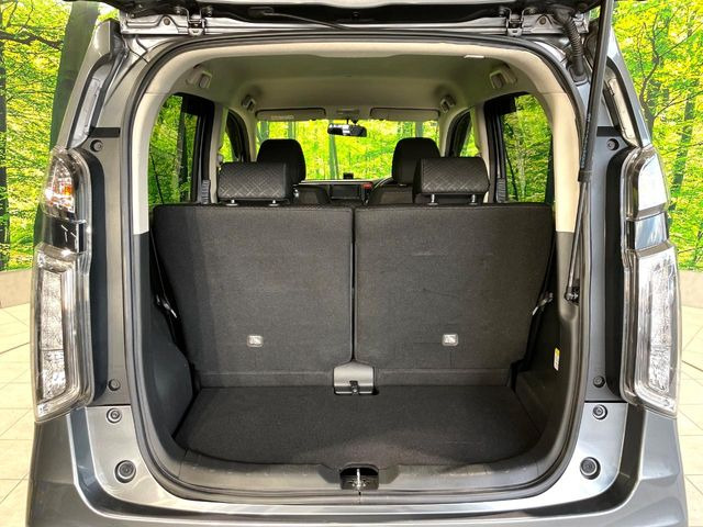 ���i�̂���������ʋ΁A���}���ɏ\���ȉ׎��X�y�[�X���m�ۂ��Ă���܂��B�Z�J���h�V�[�g��|���ƁA�傫�ȉו��̐ύڂ��\�ł���