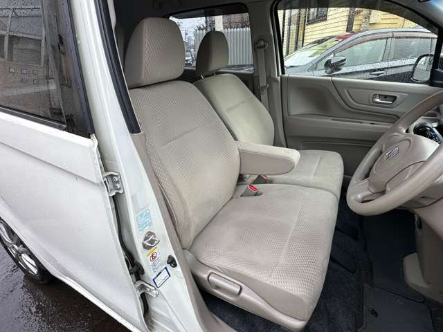 ���̋Ǝ҂ɂ������ې􂢁A�V�[�g�̃^�o�R�Ȃǂɂ��R�Q���̃��y�A��(�L��)�������Ă���܂��B