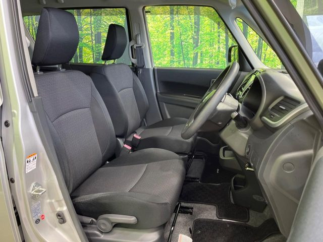 運転席シート廻りは使用感も少なく、良好な状態となっています。丁寧に使われていたことがよくわかりますね。