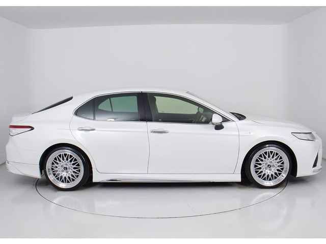 ローダウンがされているお車です!スポーティーな雰囲気がとてもカッコイイです!その他、各社エアロ取り付けやアルミホイール交換などのカスタマイズも可能となっております!!