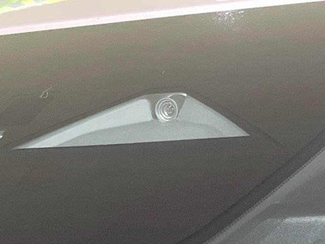 �y�X�}�[�g�u���[�L�T�|�[�g�z���s���ɑO���̎ԗ�����F�����A�Փ˂������Ȏ��͌x��ƃu���[�L�ŏՓˉ���Ɣ�Q�y�����A�V�X�g�B�����S�Ƀh���C�u�����y���݂��������܂��B