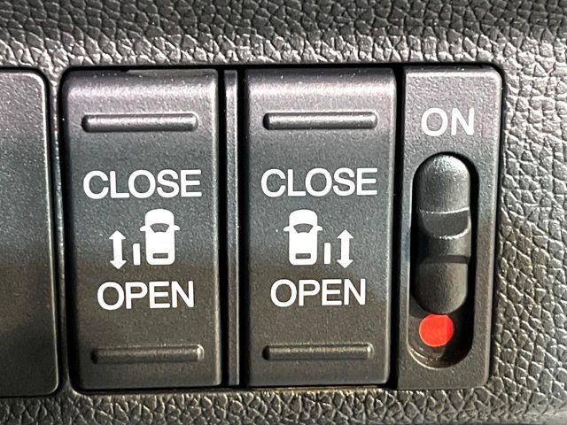 �y�����p���[�X���C�h�h�A�z�X�}�[�g�L�[��^�]�Ȃ̃X�C�b�`�Ō�ȗ����X���C�h�h�A�̊J���\���d��������͂����ăh�A���J����K�v�������A�����Ȃ��q�l�ł��ȒP�ɊJ���߂ł����K�ł���