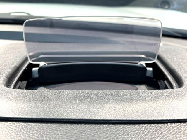 �y�w�b�h�A�b�v�f�B�X�v���C�z���݂̑��x�⑖�s�����f�W�^���\���ŉ^�]�ȑO���̃K���X�ɓ��e!�^�]���A�ڐ������炳���K�v�ȏ����m�F�ł���̂łƂ��Ă��֗��ň��S!