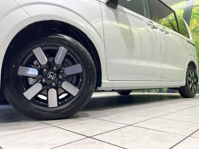 �y����15�C���`�A���~�z�C�[���z�O�ςɃ}�b�`���������A���~�z�C�[���𑕒����Ă���܂��B�e��ЊO�A���~�z�C�[����A�X�^�b�h���X�^�C�����戵�����Ă���܂��B���񂲑��k����������