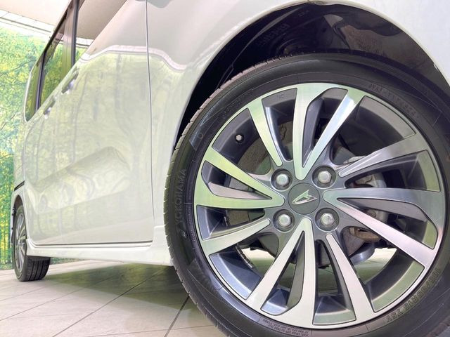 �y�O���[�h��p����15�C���`�A���~�z�C�[���z�f�U�C�����̍��������A���~�z�C�[���𑕒����Ă���܂��B�e��ЊO�A���~�z�C�[����A�X�^�b�h���X�^�C�����戵�����Ă���܂��B���񂲑��k����������