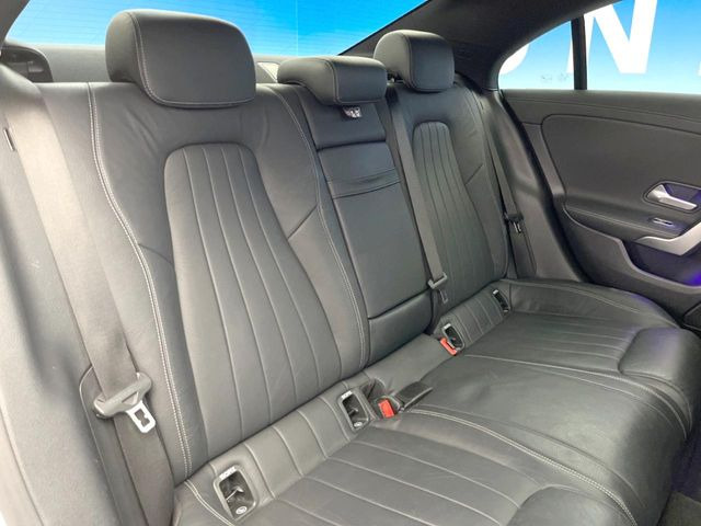 ●後部座席も気になるようなキズ・汚れやへたり等、大きなダメージはなく、良好な状態です。