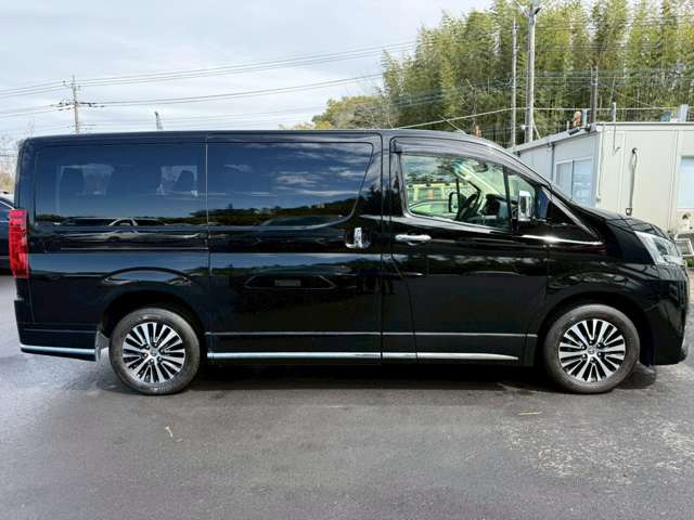 当店在庫は外装、内装クリーニング後に展示し、併せて事故修復歴の有無、メーター改ざん歴の有無も第三者機関による検査を全台実施しております。車検、整備、鈑金塗装も自社で対応できますのでご安心ください。