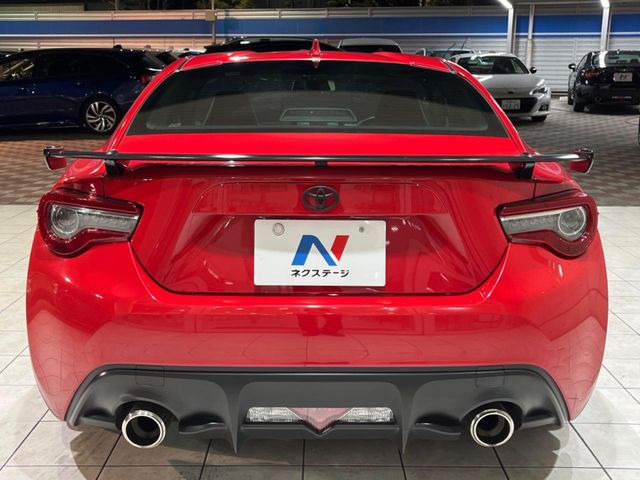 安心の最長10年・走行無制限保証(有償)をご用意。保証内容も充実はもちろん、無料点検&オイル交換や、年中無休の全国・24時間ロードサービスも付帯されておりますのでご安心下さい。