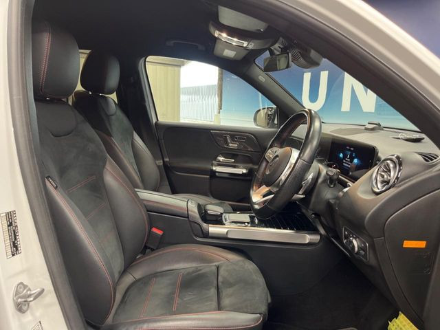 ●ハーフレザーシート:高級感漂うハーフレザーシートは、使用感も少なく良好なコンディションを保っております!その他、気になる箇所がございましたらお気軽にお問合せ下さい!