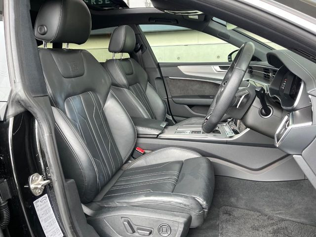 ���O��:�������Ƃ����h���C�o�[�X�y�[�X�ŁA�����Ԃ̉^�]�ł����K�ɂ��߂������������܂��B