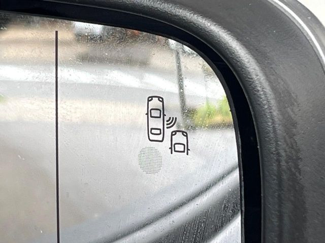 ●ブラインドアシストセンサー:視角からの車を感知し、ドライバーが車線変更を行う際に、警告音と共に注意を促してくれる安全機能です!