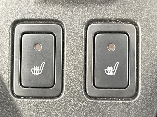 【シートヒーター】寒い日に重宝するシートヒーター!エアコンより早く温まってくれるので寒がりの人も安心ですね♪エアコンの温風は乾燥するから苦手、という方にもをおすすめです。