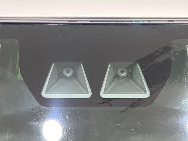 �y�X�}�[�g�A�V�X�g�z���s���ɑO���̎ԗ�����F�����A�Փ˂������Ȏ��͌x��ƃu���[�L�ŏՓˉ���Ɣ�Q�y�����A�V�X�g�B�����S�Ƀh���C�u�����y���݂��������܂��B