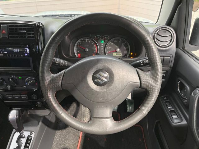 �y�����v�����X�e�A�����O�z�㎿�Ȋv���g�p���邱�ƂŁA��ɂ����������݂ƂĂ��^�]���₷���n���h���ł���