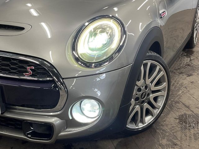 ��LED�w�b�h���C�g:��ԑ��s�����ǍD�Ȏ��E���m�ۂ����S���ĉ^�]�ł��鍂�P�xLED�w�b�h���C�g�𑕔�!�_�����x�������A����d�͂��}�����Ă��܂��B