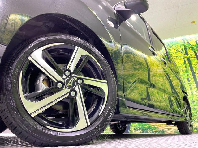 �y����15�C���`�A���~�z�C�[���z�O�ςɃ}�b�`���������A���~�z�C�[���𑕒����Ă���܂��B�e��ЊO�A���~�z�C�[����A�X�^�b�h���X�^�C�����戵�����Ă���܂��B���񂲑��k����������