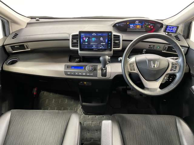 ���D�݂̃I�v�V�����𑕒����Č�[�Ԃ��邱�Ƃ��\�ł��B�i�r�E�o�b�N�J�����EETC�E��ȃt���b�v�_�E�����j�^�[�E�R�[�e�B���O�E�V�[�g�J�o�[�E�h���C�u���R�[�_�[�E�G���W���X�^�[�^�[ �ȂǂȂǎ戵����!