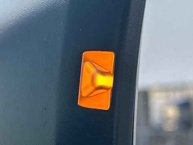 �y�����r�[�N���f�B�e�B�N�V�����z���s���A�h�A�~���[�̎��p�ɂȂ�₷���ӏ��Ɍ㑱�Ԃ��ڋ߂���ƃT�C�h�~���[�t�߂Ɍx����\���A�h���C�o�[�ɒ��ӊ��N�ƁA����̍ۂ̓n���h��������A�V�X�g�����܂��B