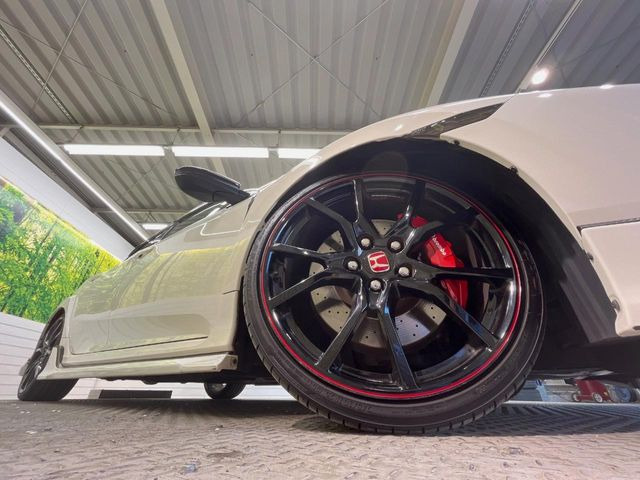 �y����20�C���`�A���~�z�C�[���z�O�ςɃ}�b�`���������A���~�z�C�[���𑕒����Ă���܂��B�e��ЊO�A���~�z�C�[����A�X�^�b�h���X�^�C�����戵�����Ă���܂��B���񂲑��k����������