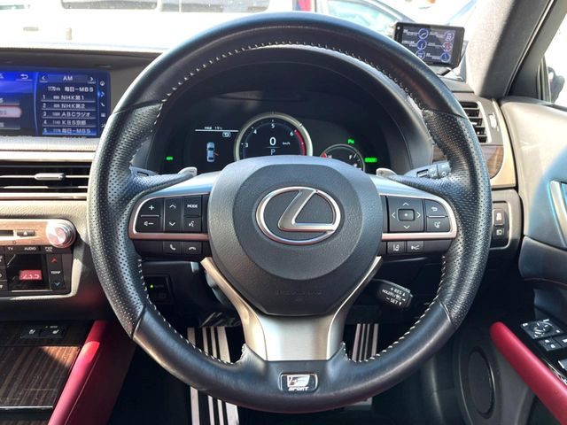 �y�����v�����X�e�A�����O�z�㎿�Ȋv���g�p���邱�ƂŁA��ɂ����������݂ƂĂ��^�]���₷���n���h���ł���