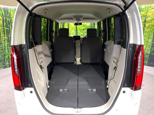 ���i�̂���������ʋ΁A���}���ɏ\���ȉ׎��X�y�[�X���m�ۂ��Ă���܂��B�Z�J���h�V�[�g��|���ƁA�傫�ȉו��̐ύڂ��\�ł���